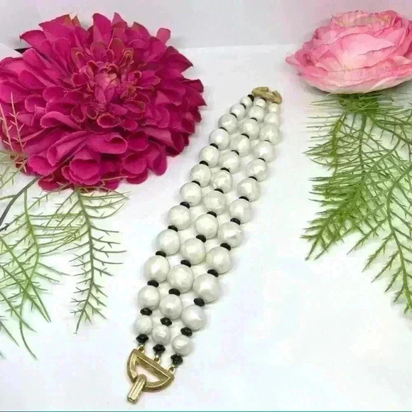 VINTAGE⚜️RARE TRIFARI CROWN Pearlescent Acrylic Beaded Bracelet - Picture 6 of 9